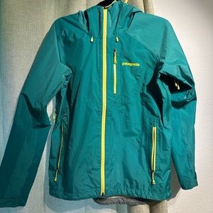 Patagonia women’s rain jacket medium